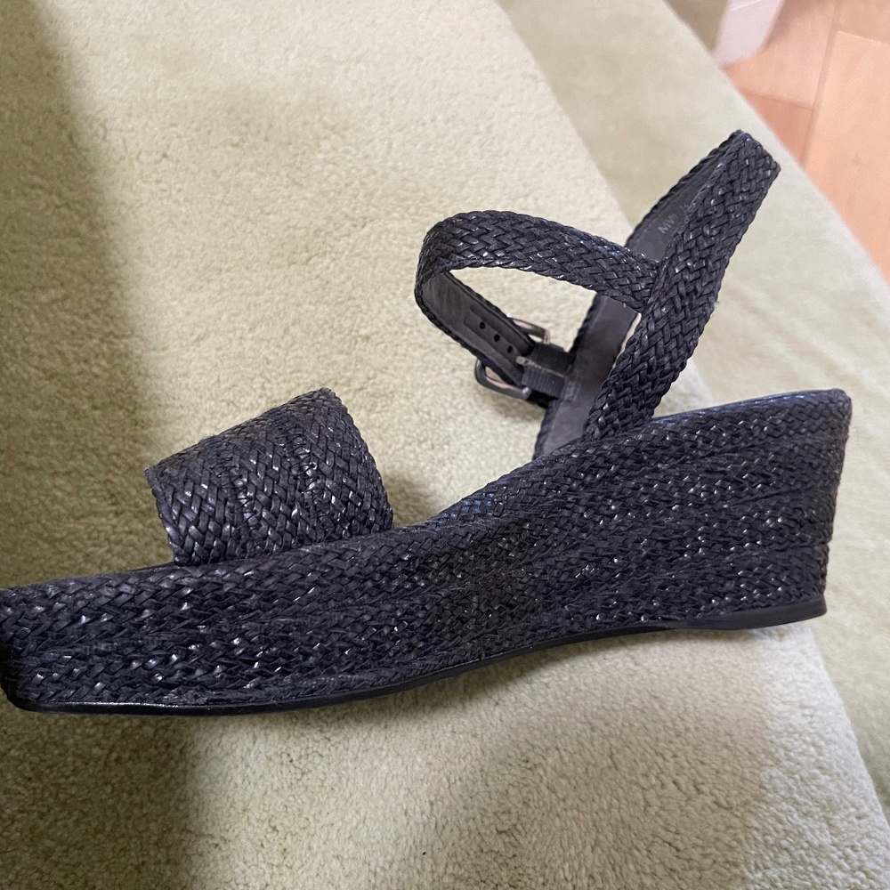 STUART WEITZMAN woven leather sandals